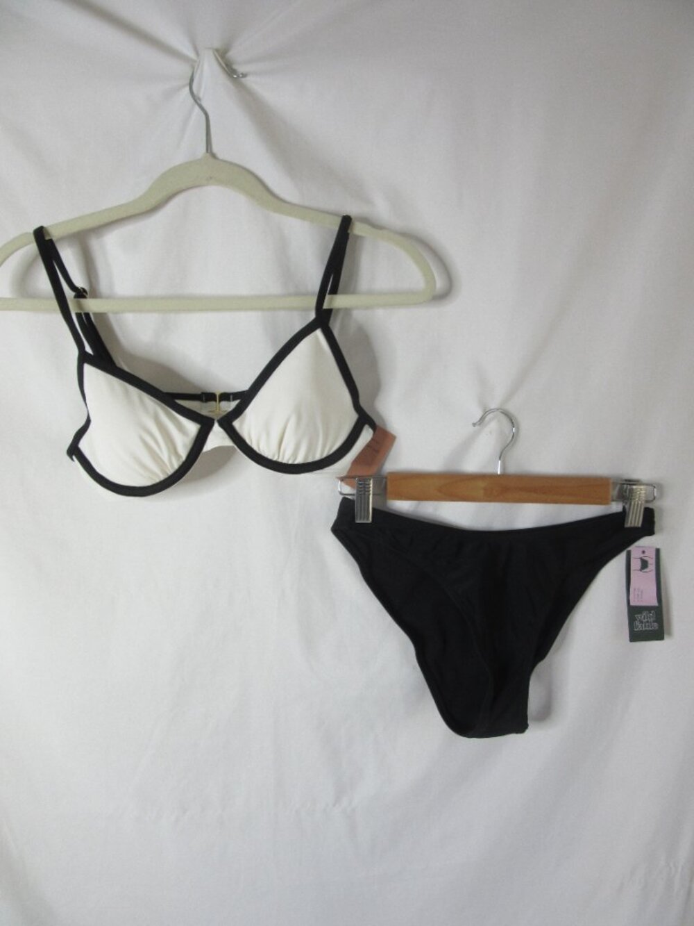 wild fable Shade & Shore 2 Piece Bikini White Black Beach Swim Size XS 32B NWT